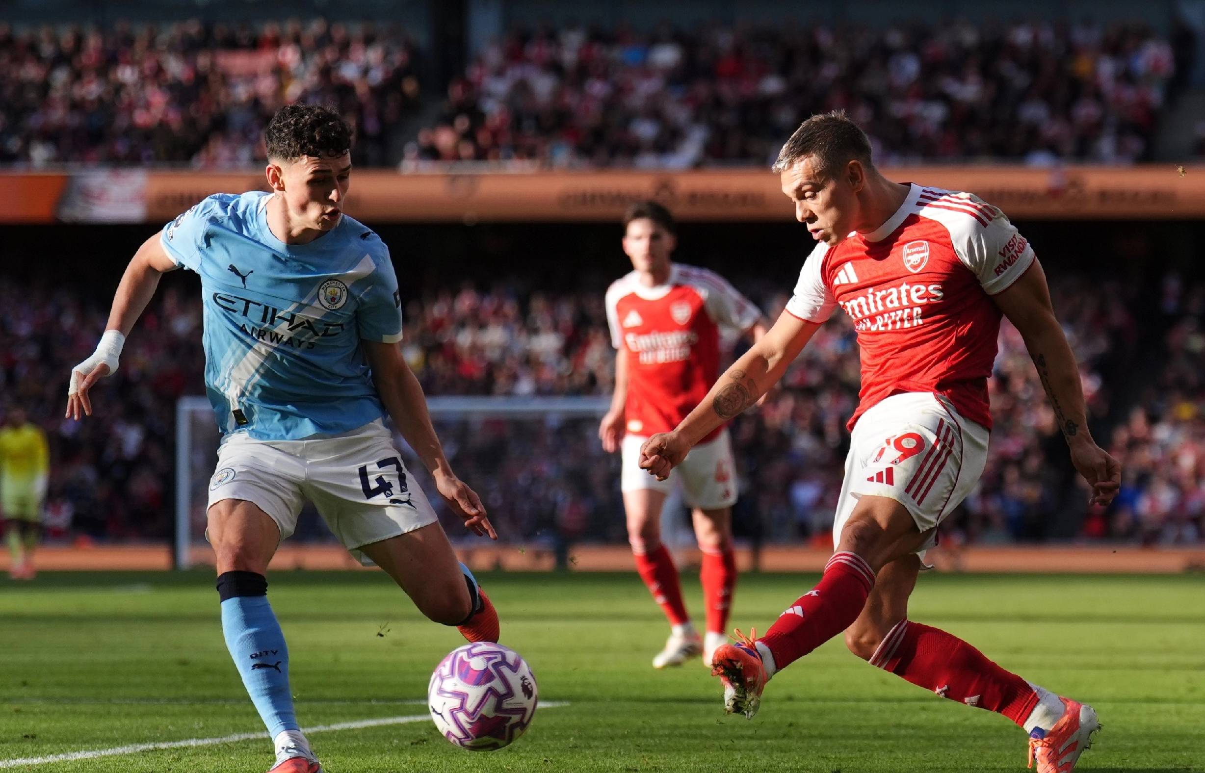 英超前瞻：维拉状态火热9轮8胜，残阵枪手客战盼继续领跑（英超前瞻：维拉9轮8胜势头正猛，伤兵缠身的阿森纳客场力保榜首）