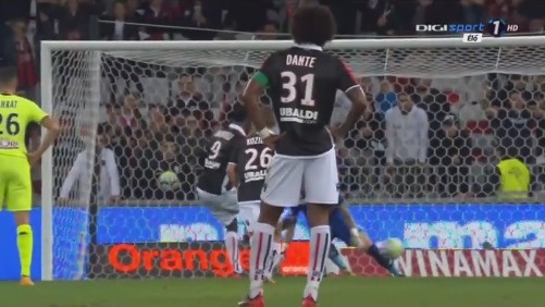 记者：莱奥周二接受核磁共振检查，结果显示无肌肉损伤（记者：莱奥周二核磁共振结果显示肌肉无伤）