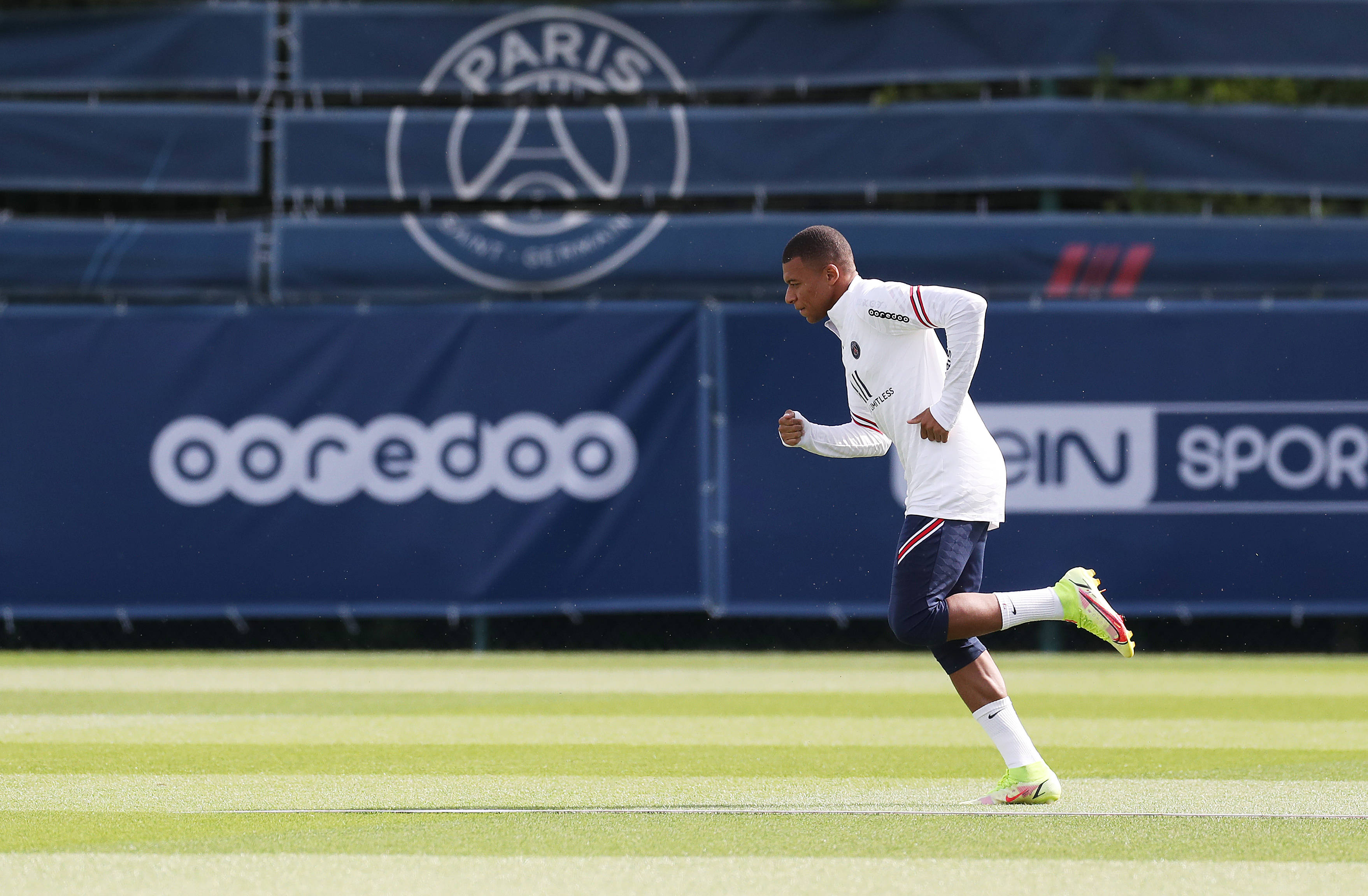 尼克斯靠稳健防守取胜（尼克斯以扎实防守制胜）