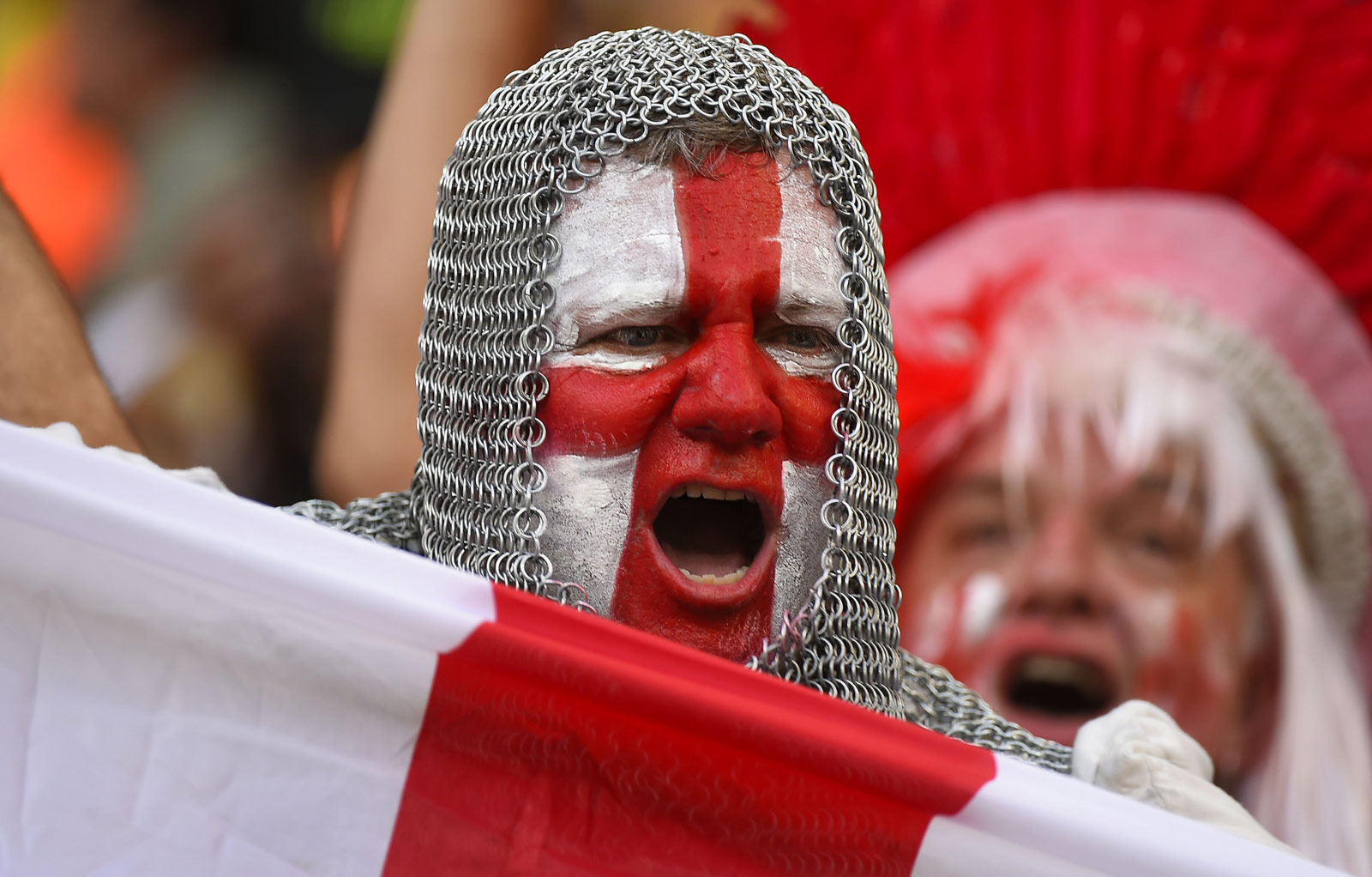 外媒：下赛季欧冠联赛阶段用球将采用白+薄荷绿+紫创新配色（外媒称：下赛季欧冠联赛阶段比赛用球将启用白、薄荷绿与紫全新配色）