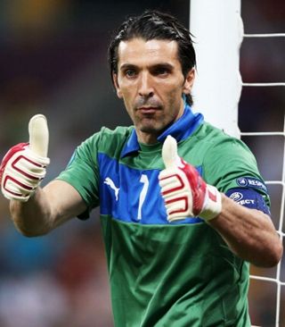 赖因德斯：米兰今年有机会争冠；未来是否会回归？回头见吧（赖因德斯：米兰本季有望争冠；是否回归？改日再谈）