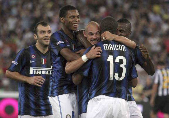 詹姆斯关键三分绝杀（詹姆斯压哨三分定胜负）