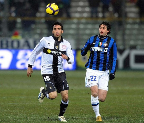 德转英超俱乐部身价排名：阿森纳12.9亿第1、曼城切尔西二三位（德转发布英超俱乐部身价榜：阿森纳以12.9亿登顶，曼城、切尔西分列二三位）