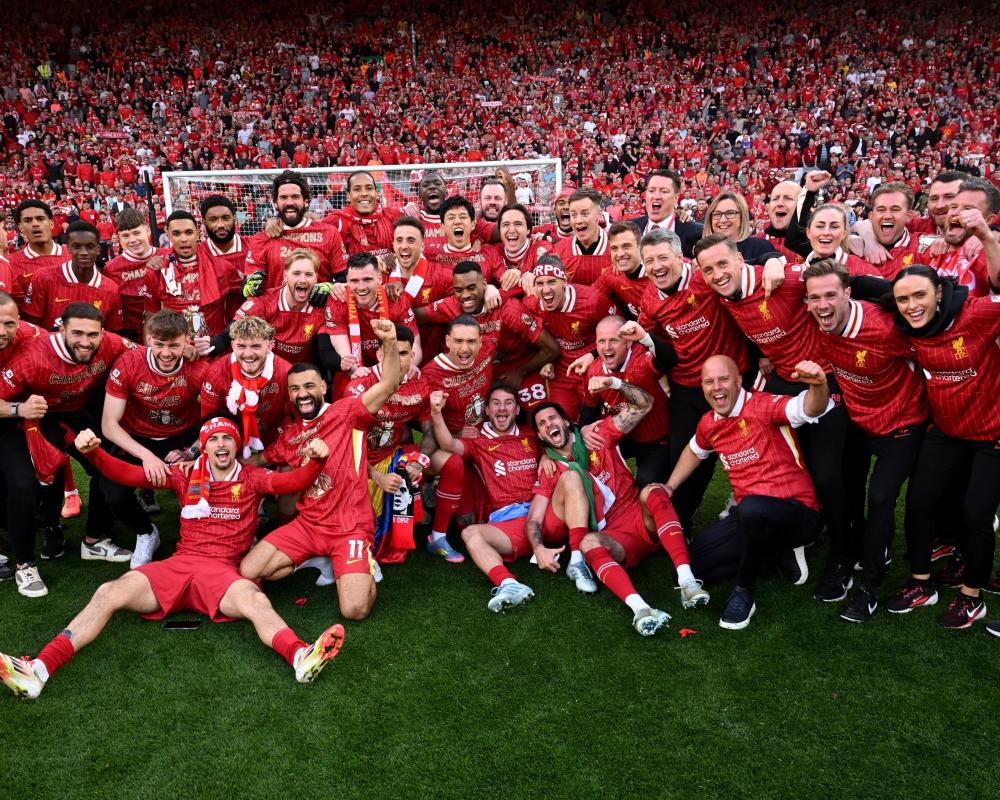 曼联明年还将不得不花巨资买人。（曼联明年仍难免砸重金引援）